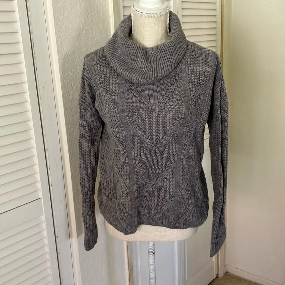 Kate & Mallory‎ gray chunky knit sweater, cowl neck , soft knit size M